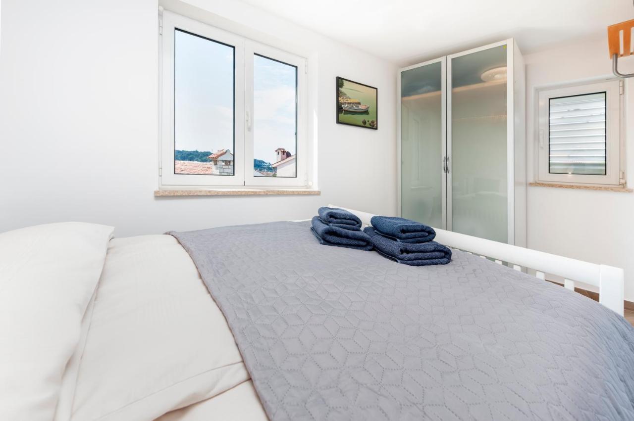 Casa Bellavista Sea View Villa Ровин Екстериор снимка