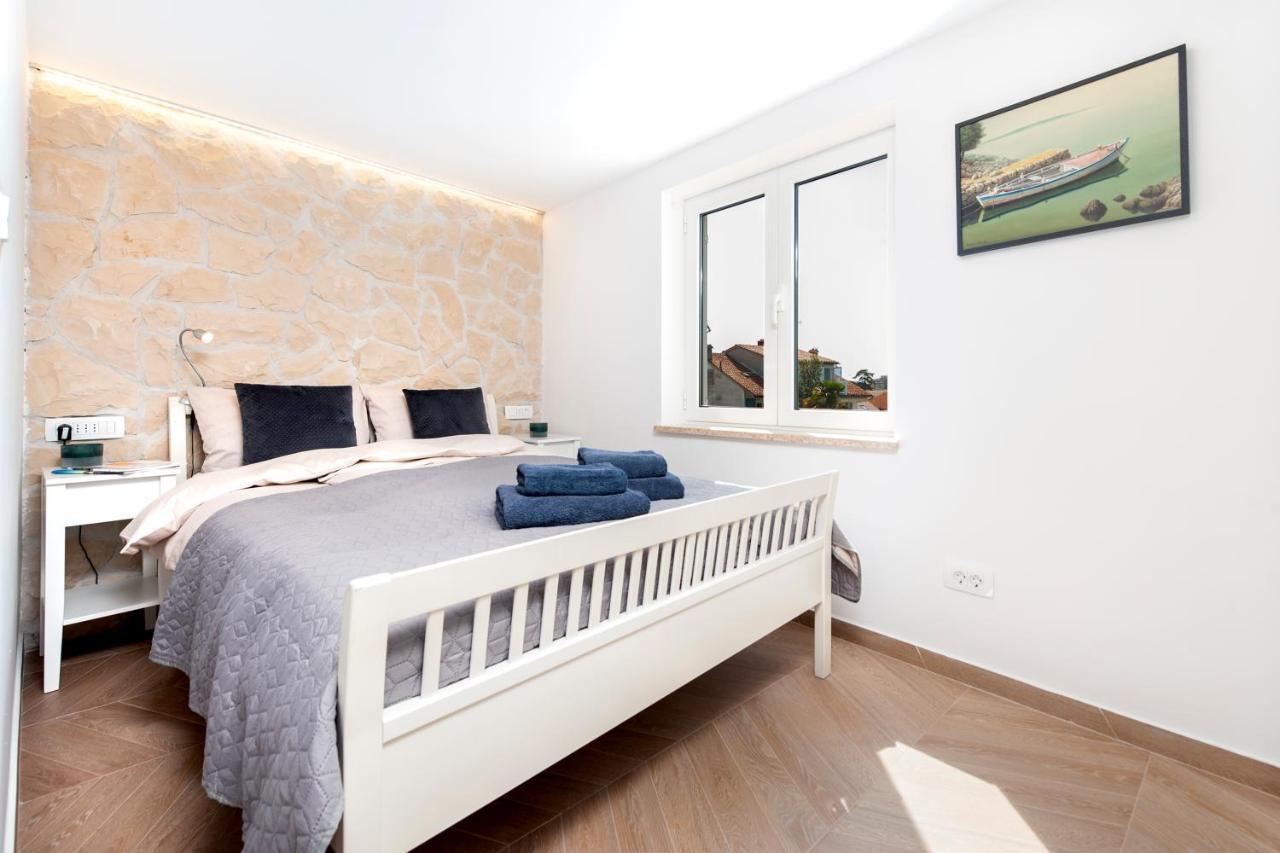 Casa Bellavista Sea View Villa Ровин Екстериор снимка