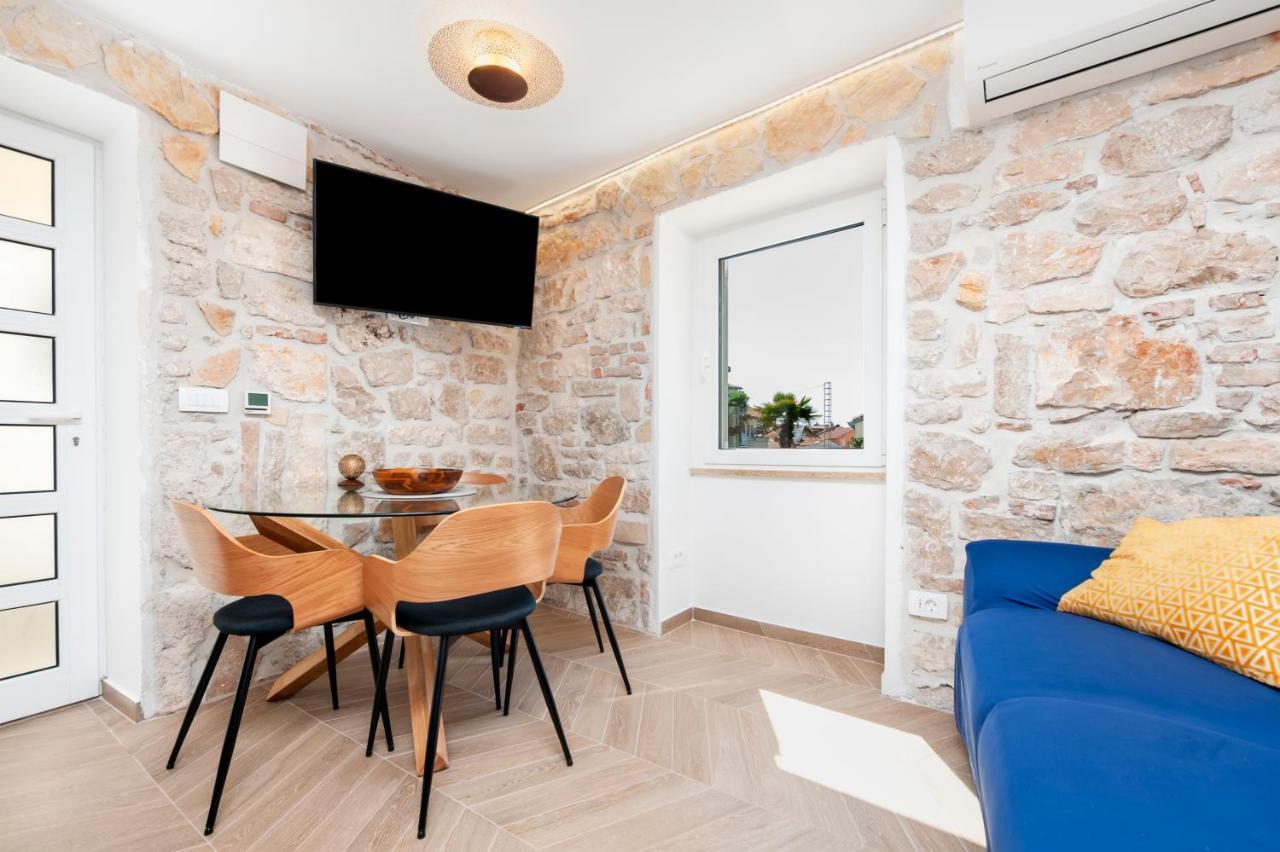 Casa Bellavista Sea View Villa Ровин Екстериор снимка