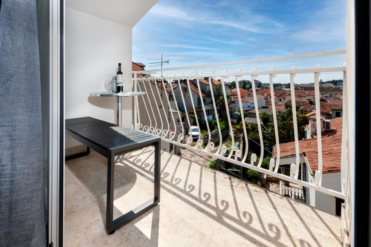 Casa Bellavista Sea View Villa Ровин Екстериор снимка