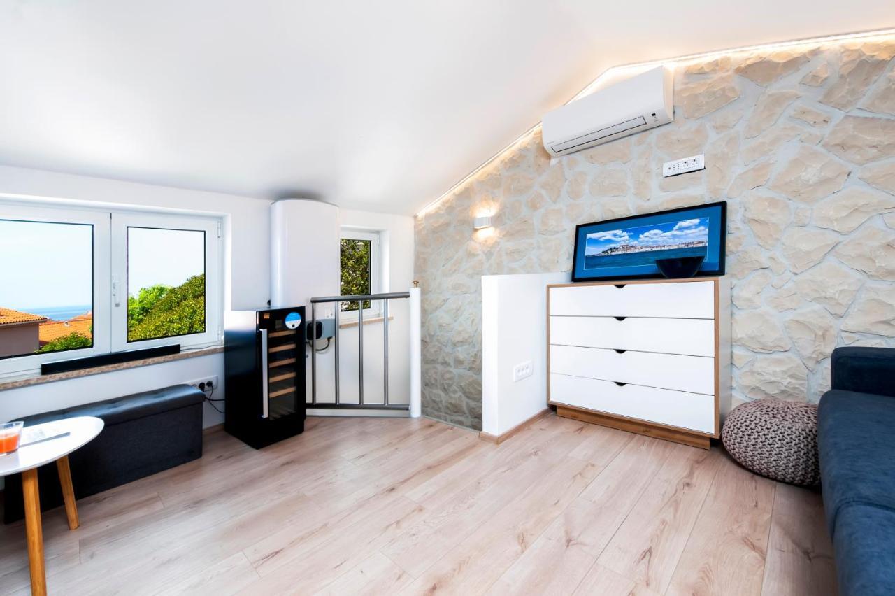 Casa Bellavista Sea View Villa Ровин Екстериор снимка